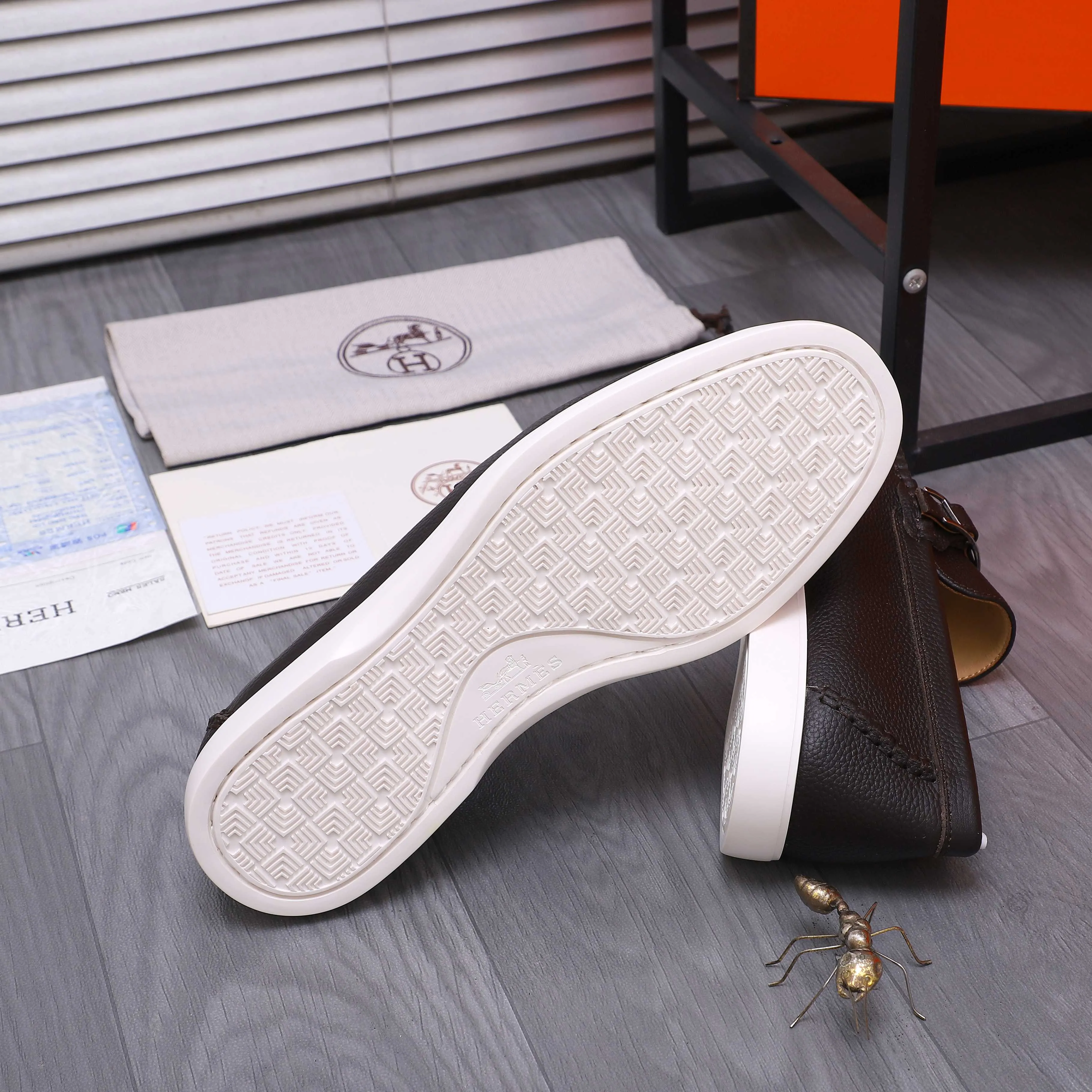 Men's shoes 💰p560 Product trademark: HERMES "Hermes" casual slip-on men's shoes. Regular size: 38-46 (45.46 is custom-made and non-returnable) Product materials: Selected pebbled cowhide upper, cowhide lining, original foam rubber ultra-light sole